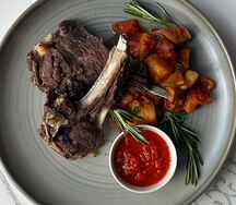 Томленое каре ягненка с овощами