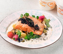 Стейк из лосося с печёными овощами