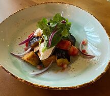 Острый салат с хрустящими баклажанами