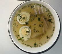 Бульон с курочкой и яйцом