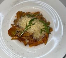 Пенне с индейкой и вялеными томатами