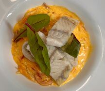 Судак томленый с луком и овощами