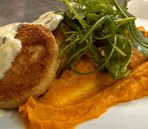 Котлеты из щуки и судака со сливочно-грибным соусом