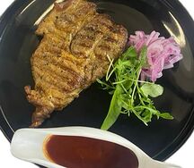 Стейк из cвинoй шеи на гриле