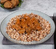 Гуляш мясной с гречкой