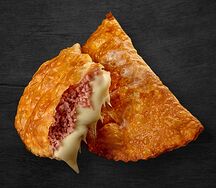 Чебурек с ветчиной и сыром