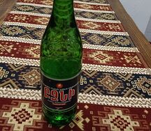 Минеральная вода газированная Бжни