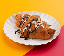 Круассан с шоколадной начинкой