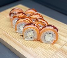 Ролл с опаленным лососем 