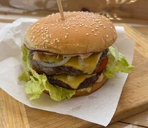 Большой бургер из говядины