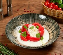 Томаты со страчателлой