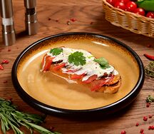 Брускетта с томатами, баклажаном и страчателлой