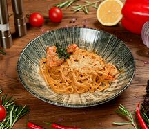 Паста с креветками и соусом песто