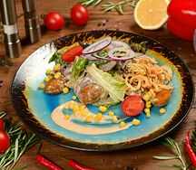 Гриль-салат с говяжьим языком и соусом песто