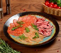 Мясная тарелка