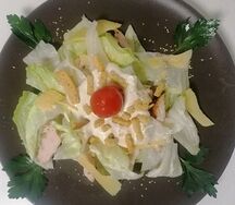 Салат Цезарь с курицей