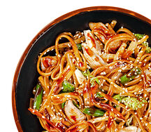 Курица в терияки-соусе с яичной лапшой