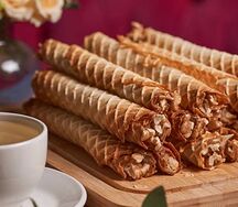 Вафельная трубочка со сгущенкой
