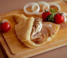 Блин с курицей и грибами