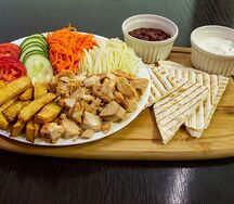 В тарелке с курицей