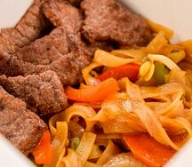 Wok лапша с говядиной в соусе Терияки