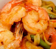 Вок лапша с морепродуктами в сладком чили соусе