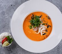 Том ям с морепродуктами