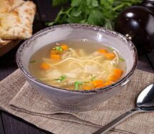 Cуп куриный с домашней лапшой