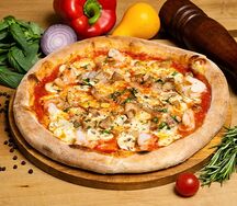 Пицца с Курицей, грибами и креветками