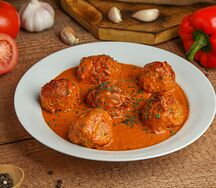 Мясные тефтели со спагетти под соусом