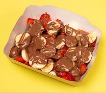 Гонконгская вафля с клубникой, бананом и бельгийским шоколадом