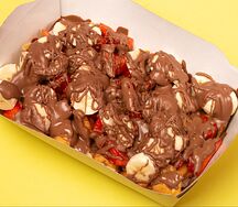 Гонконгская вафля с клубникой, бананом и бельгийским шоколадом Max