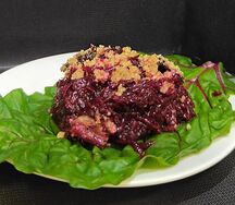 Свекольный с орехом и черносливом