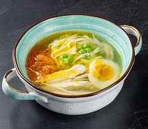 Куриный бульон с яичной лапшой