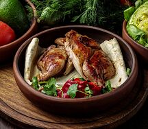 Цыпленок тапака с чесноком и аджикой
