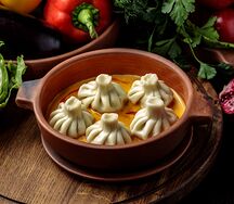 Мини-хинкали с креветкой и соусом том ям