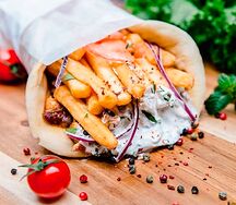 Сувлак в тонком лаваше с курицей