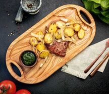Стейк из cвинoй шеи Grill с картофелем Бейби