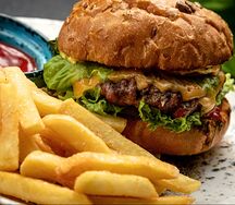Бургер Grill meat и картофель Фри