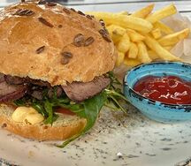 Бургер Grill Royal Ангус meat и картофель Фри