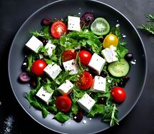 Салат греческий с сыром Фета и прованскими травами 