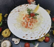 Паста №213 Фарфалле с лососем в сливочно-икорном соусе под пармезаном