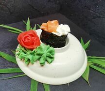 Суши №7 Филадельфия с лососем