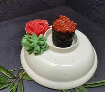 Суши с икрой