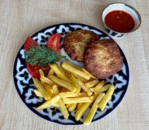 Куриные котлеты с гарниром