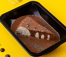 Сырники с карамелью и ягодным соусом