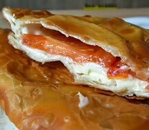 Чебурек с сыром и помидорами