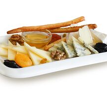 Сырная тарелка с мёдом