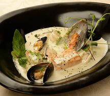 Соте из морепродуктов в сливочном соусе