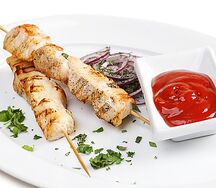 Шашлык куриный с помидорами и луком